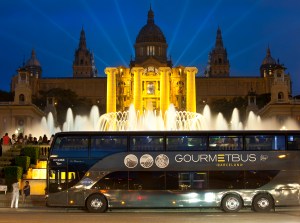 Gourmet Bus_in front of the National Palace Nacional of Monjuic_Picture by Frederic Camallonga