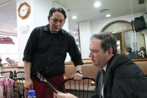 Interectuando con los camareros