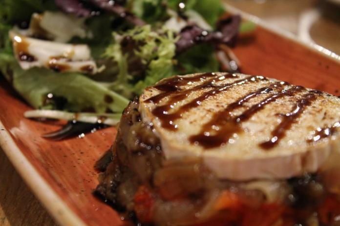 escalivada con queso de cabra