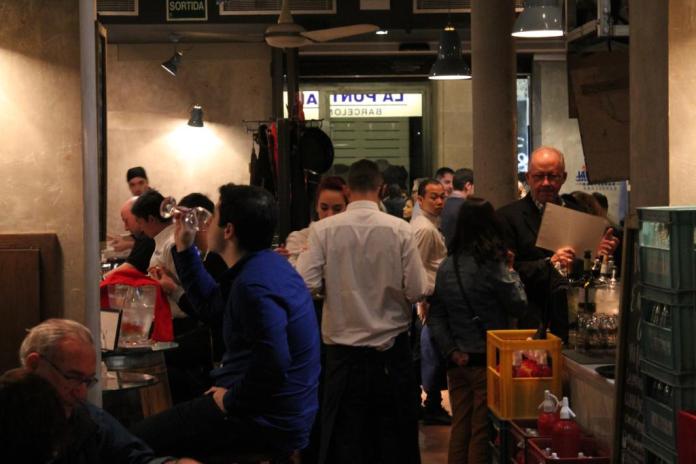 Bidones y buen producto en el bar de La Puntual