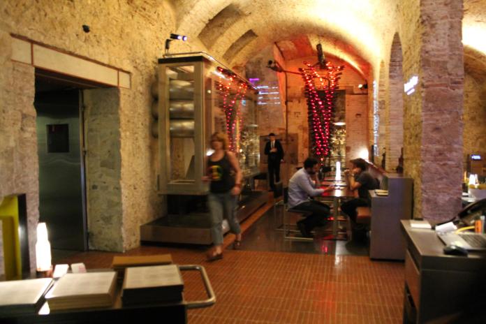 El espacio del bistrot de vins, junto al Restaurante Louis1856 de Moritz